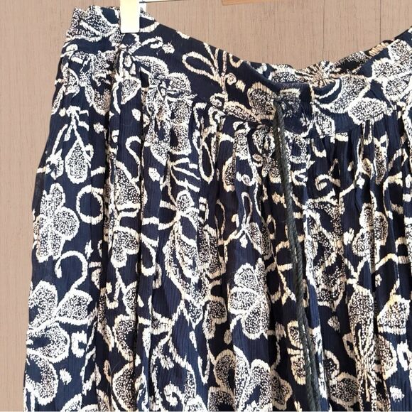 Vintage 90s maxi broomstick skirt navy blue floral crepe rayon - Picture 2 of 6